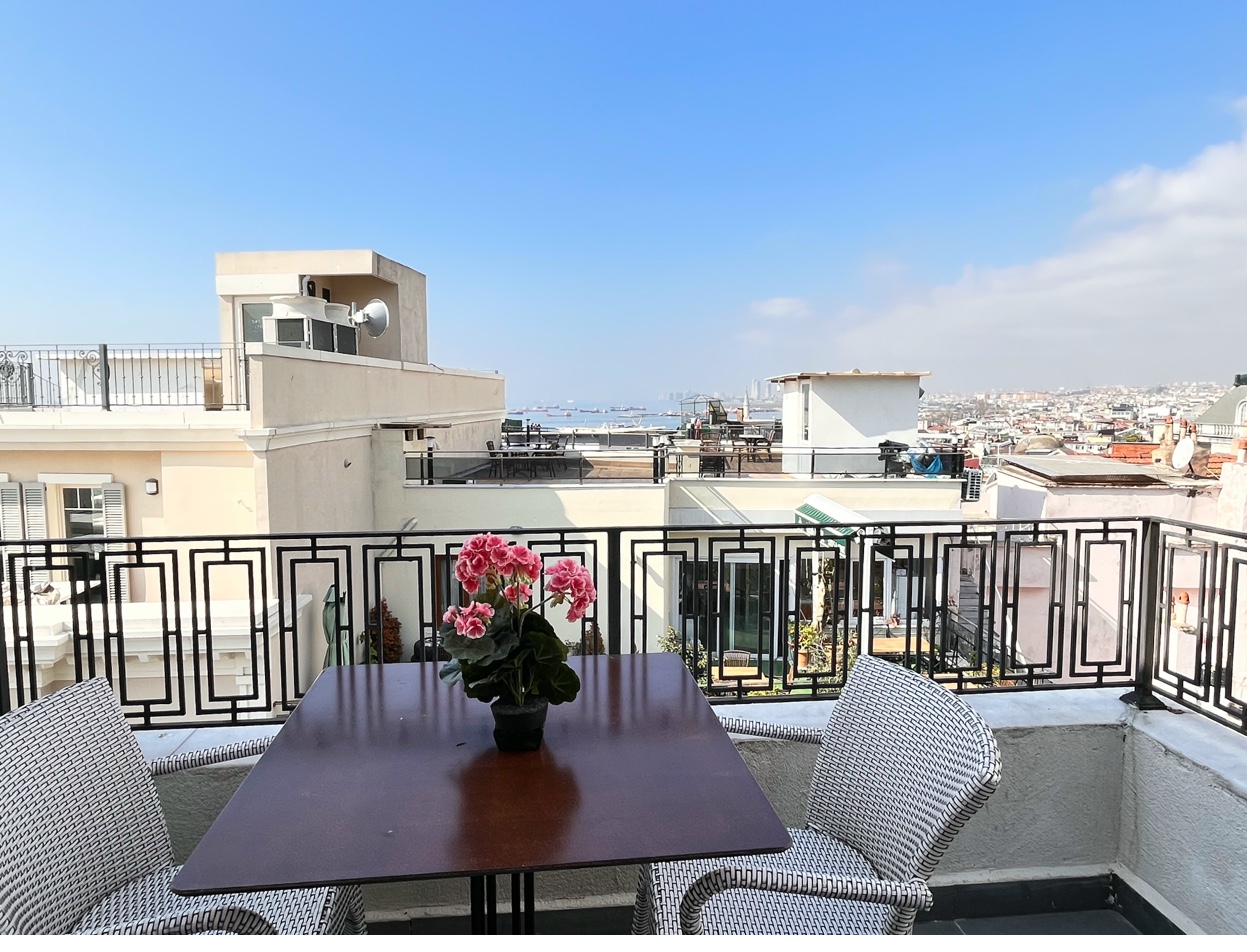 Private balcony with Marmara Sea and rooftop views