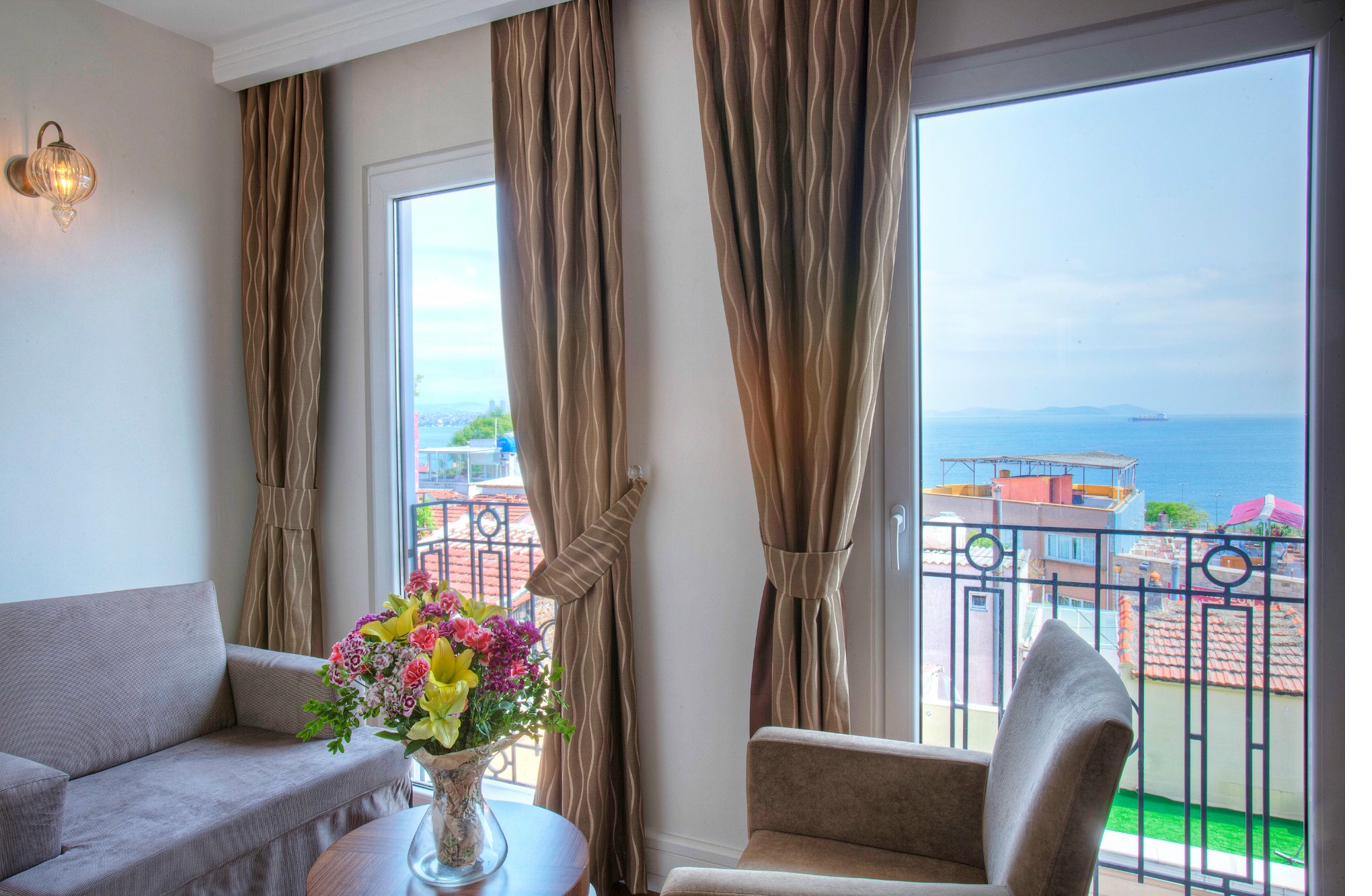 Deluxe Sea View Room detail with window and sea