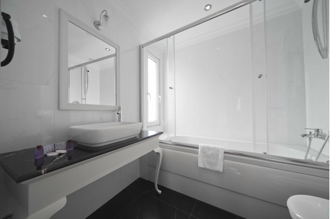 Superior Quadruple Room bathroom amenities