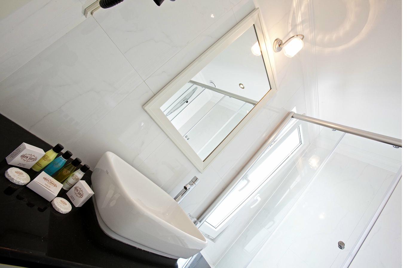 Superior Triple Room bathtub with glass enclosure